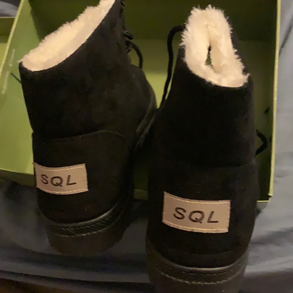 adorable black boots - Picture 1 of 3